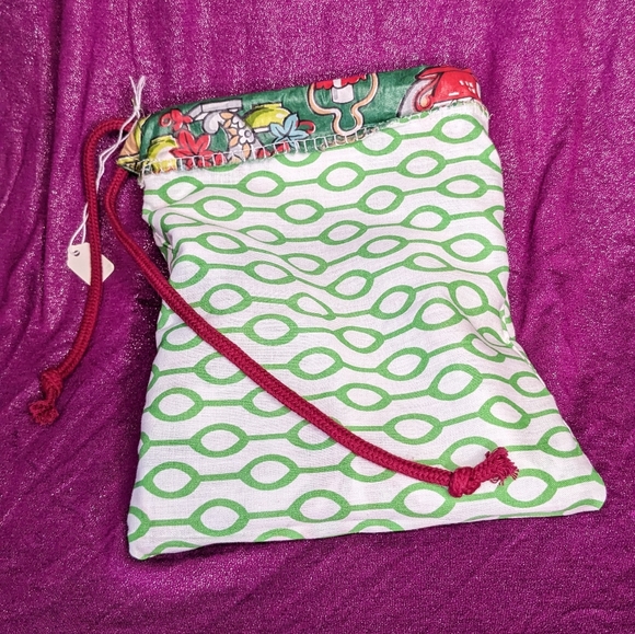 Green Reusable AND reversible lined Christmas Drawstring Giftbag - Picture 3 of 7